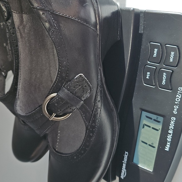 Clarks Bendables Wyld Mambo Mary Janes Black Buckle cutouts Size 8M VGUC Comfort - Picture 13 of 13